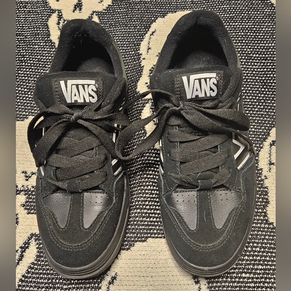 Vans Shoes - Vans Womens Sneakers - Size 9 - Preowned
